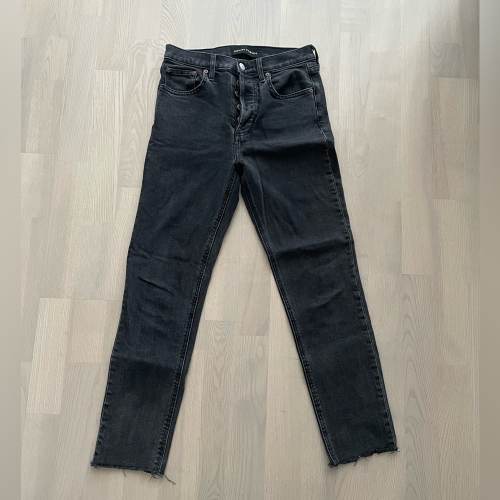 Denim Forum “The Yoko High Rise Slim” Slightly Faded Basic Black Jeans